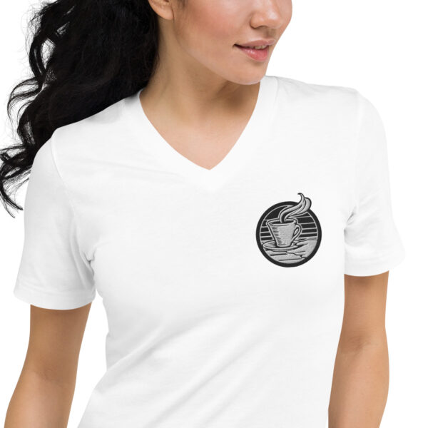 Abwarten und Tee Trinken Unisex-T-Shirt mit V-Ausschnitt – Bild 2